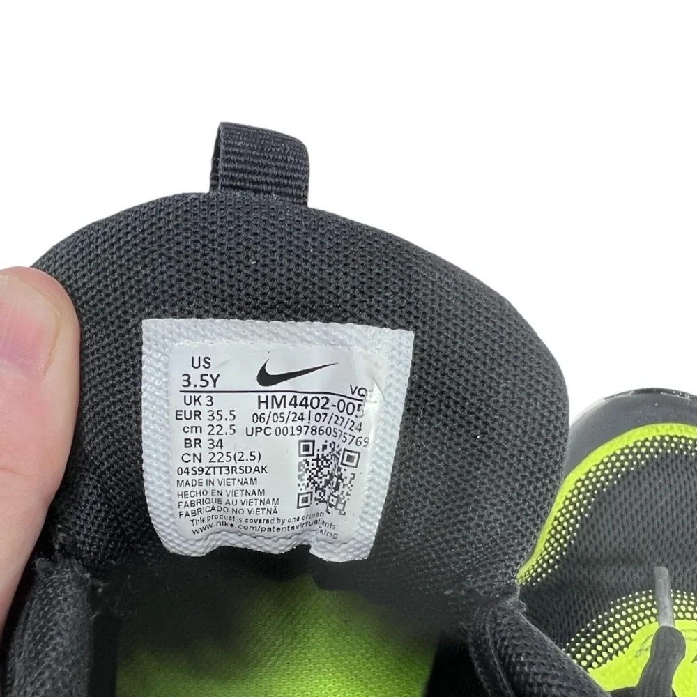 Nike Cosmic Runner Running Sneakers Youth Size 3.5